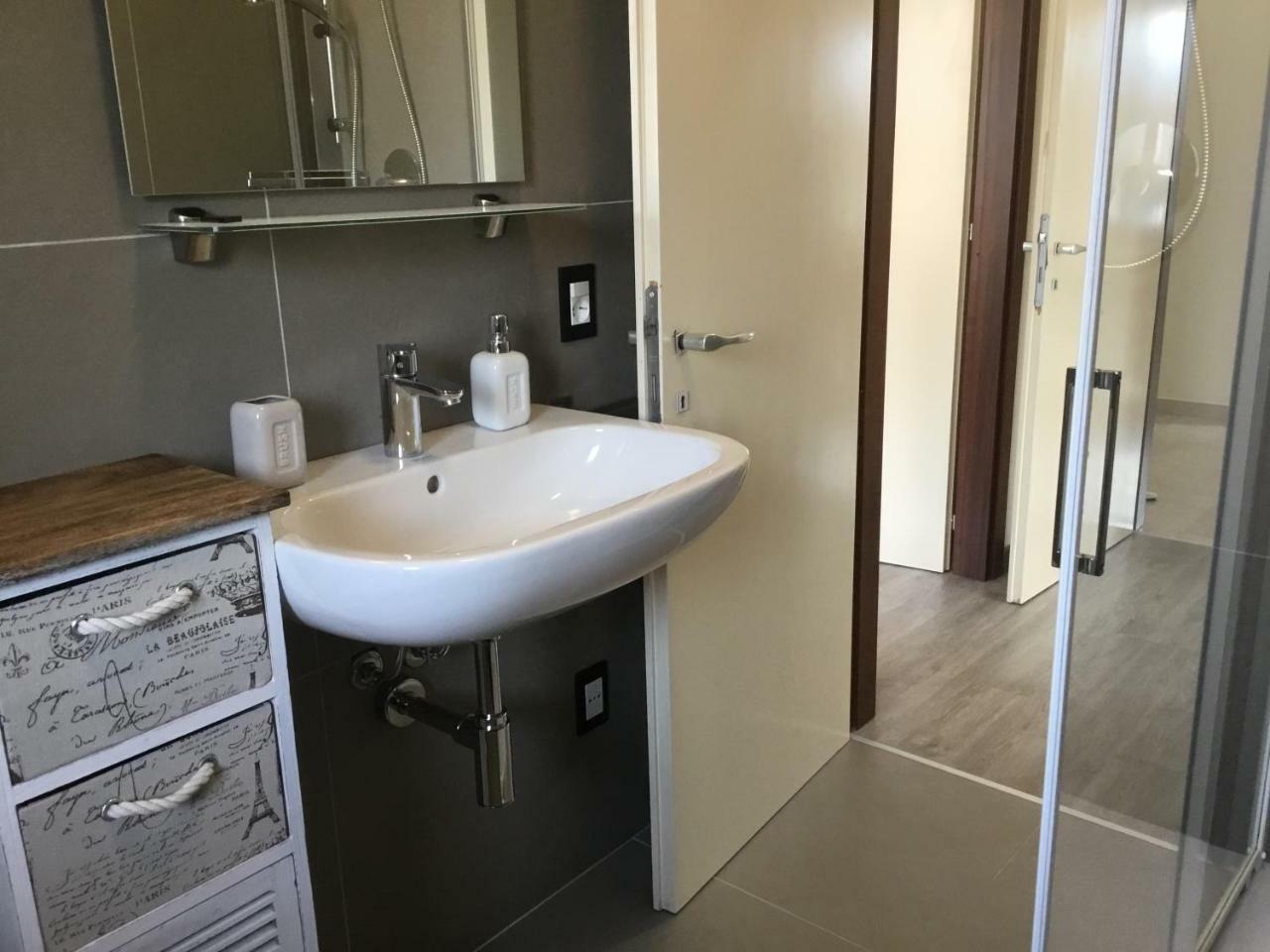 Casa Claudia Apartment อัสเซนซา ดิ เบรนโซเน ภายนอก รูปภาพ
